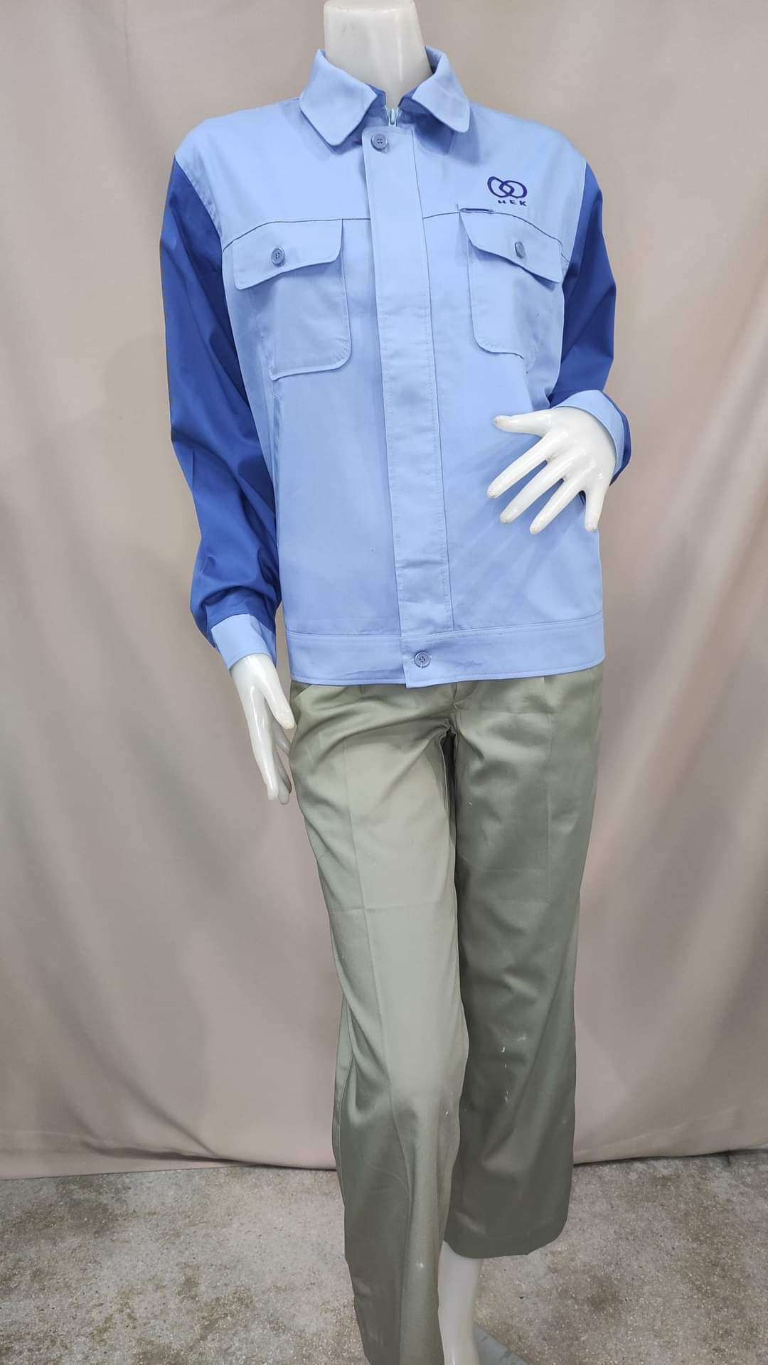 เสื้อช๊อปและยูนิฟอร์ม